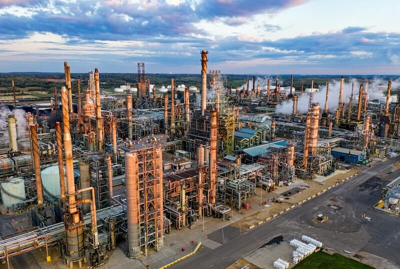 An active oil refinery factory where Arroyo supplies rotating equipment.